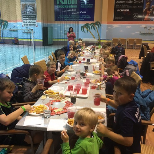 Weihnachtsfeier mit fast 30 Mini-Kickern!