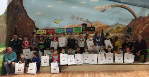 28 Mini-Kicker lassen das Jahr im Kinderland ausklingen!